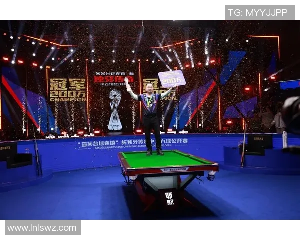 足球场上的璀璨星辰：我心中的足球明星与他的传奇故事